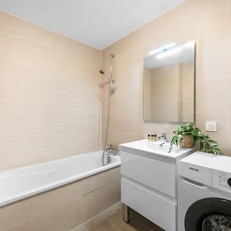 Val D'or, Moderne Et Famillial Pour 4 Personnes, Parking, Centre Gare Apartment